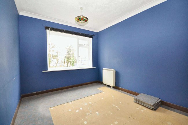 138 Freshwater Drive, Hamworthy, Poole, BH15 4JF 2