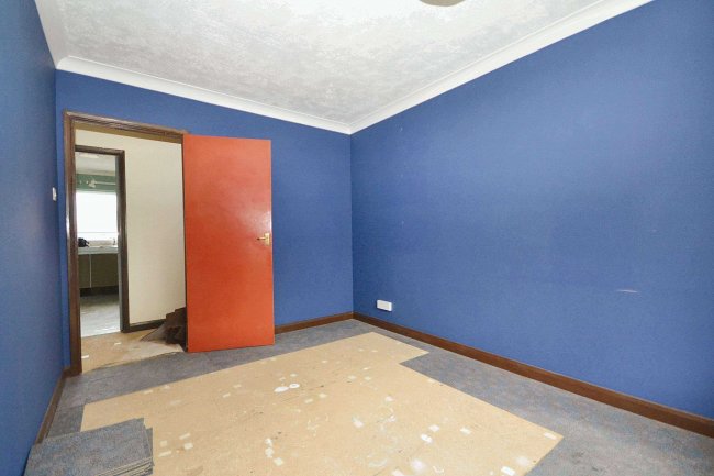 138 Freshwater Drive, Hamworthy, Poole, BH15 4JF 2