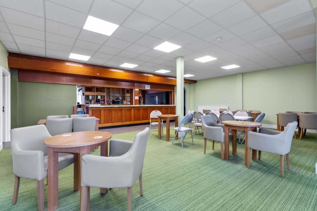 Beech Hill Conservative Club & 18-18a Leagrave Road, Luton, LU4 8HZ 9