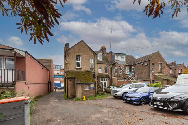 Beech Hill Conservative Club & 18-18a Leagrave Road, Luton, LU4 8HZ 9