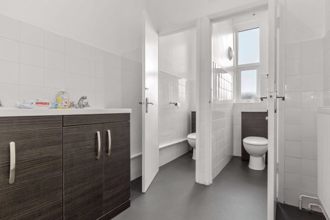 Beech Hill Conservative Club & 18-18a Leagrave Road, Luton, LU4 8HZ 9