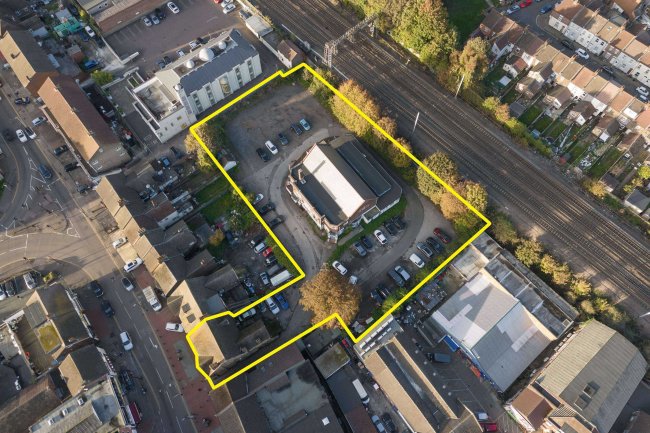 Beech Hill Conservative Club & 18-18a Leagrave Road, Luton, LU4 8HZ 9