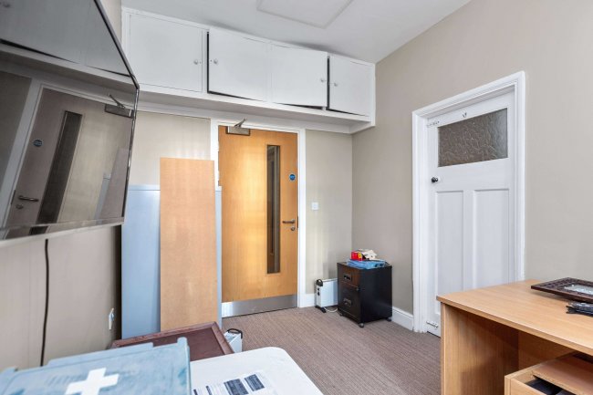 Beech Hill Conservative Club & 18-18a Leagrave Road, Luton, LU4 8HZ 9