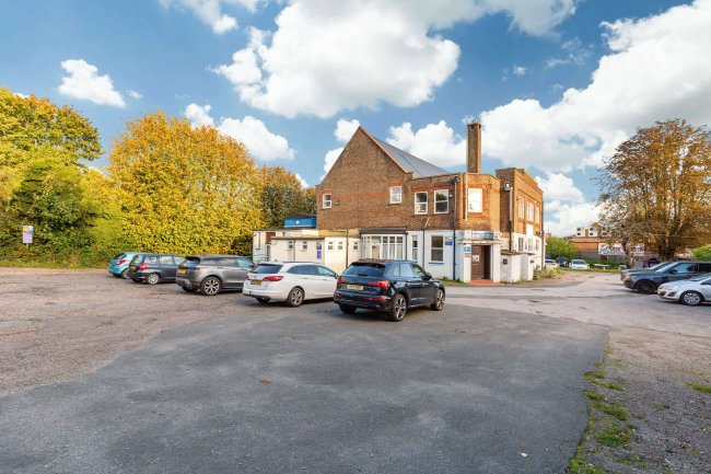 Beech Hill Conservative Club & 18-18a Leagrave Road, Luton, LU4 8HZ 9