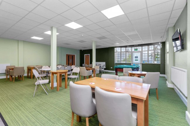 Beech Hill Conservative Club & 18-18a Leagrave Road, Luton, LU4 8HZ 9