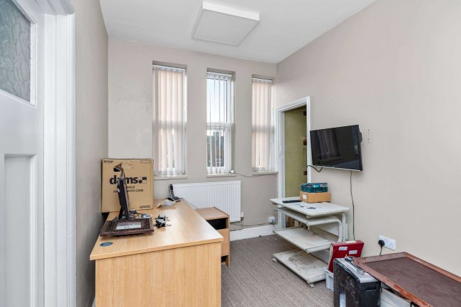 Beech Hill Conservative Club & 18-18a Leagrave Road, Luton, LU4 8HZ 9