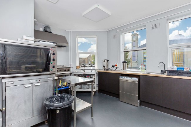 Beech Hill Conservative Club & 18-18a Leagrave Road, Luton, LU4 8HZ 9