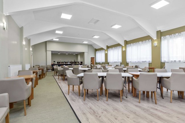 Beech Hill Conservative Club & 18-18a Leagrave Road, Luton, LU4 8HZ 9