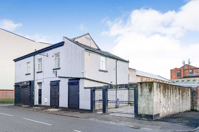 Stakes Hall Place, Blackburn, East Lancashire BB2 4UX 33