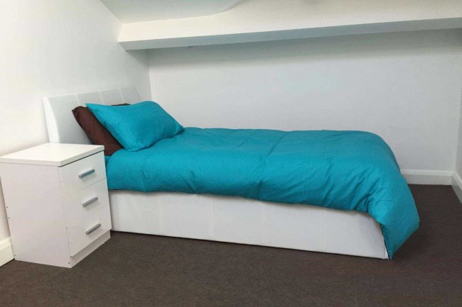 Stakes Hall Place, Blackburn, East Lancashire BB2 4UX 33