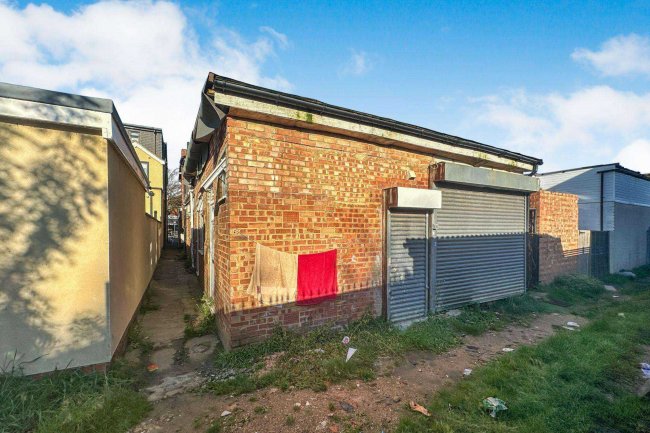 94 Lansbury Drive, Hayes, UB4 8SD 1