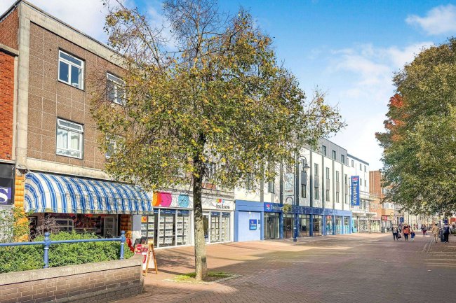 10/11 High Street Gosport, Hampshire PO12 1BX 27