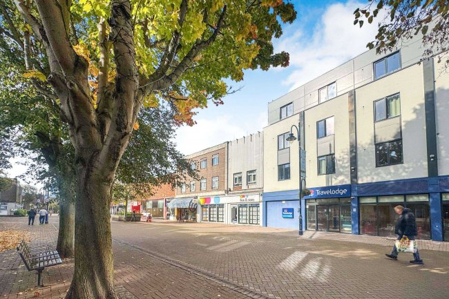 10/11 High Street Gosport, Hampshire PO12 1BX 27