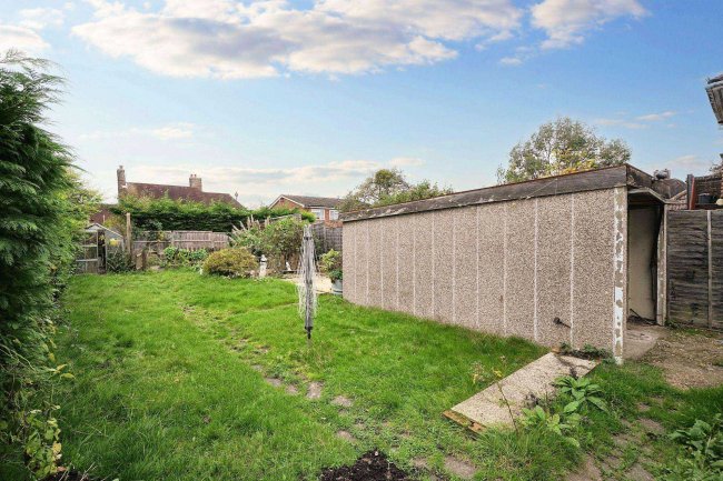 8 Avondale Rd, Aldershot, GU11 3HQ 10