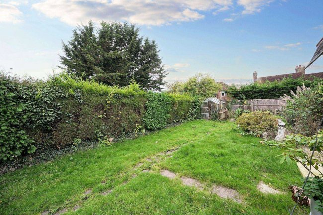 8 Avondale Rd, Aldershot, GU11 3HQ 10