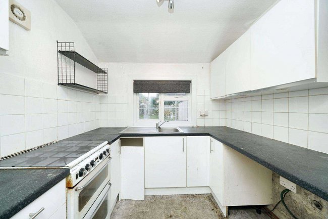 8 Avondale Rd, Aldershot, GU11 3HQ 10