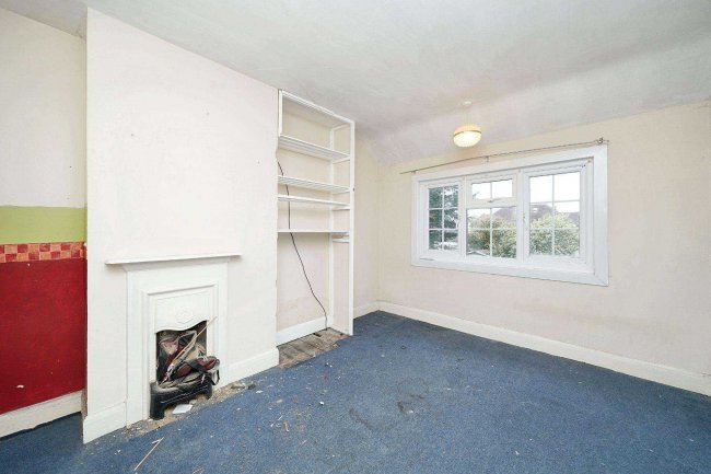 8 Avondale Rd, Aldershot, GU11 3HQ 10