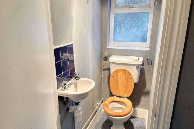 141 Hartfield Rd, Wimbledon, SW19 3TJ 4