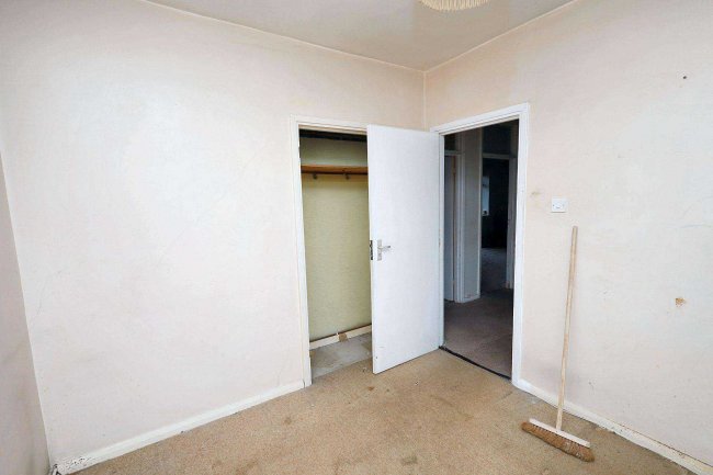 28 Victoria Court, Kingsbridge Avenue, Acton, W3 9AH 1