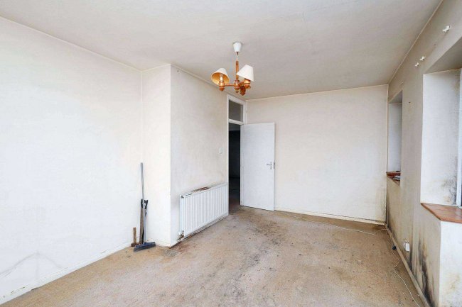 28 Victoria Court, Kingsbridge Avenue, Acton, W3 9AH 1