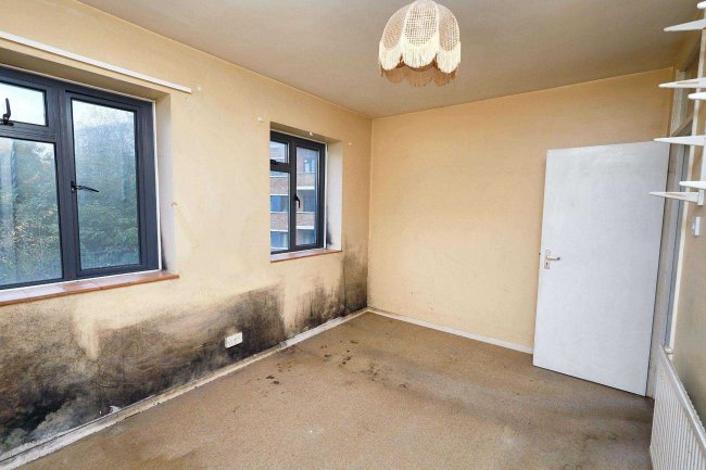 28 Victoria Court, Kingsbridge Avenue, Acton, W3 9AH 1