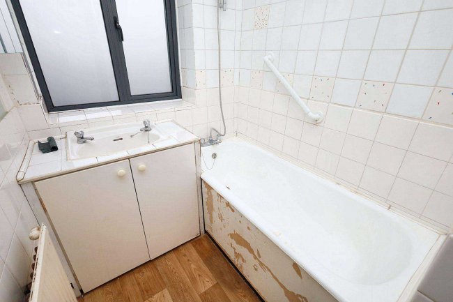 28 Victoria Court, Kingsbridge Avenue, Acton, W3 9AH 1