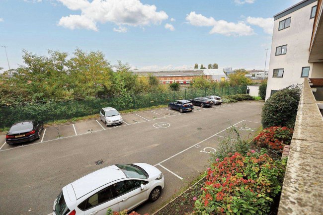 28 Victoria Court, Kingsbridge Avenue, Acton, W3 9AH 1