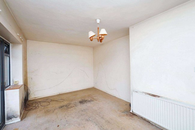 28 Victoria Court, Kingsbridge Avenue, Acton, W3 9AH 1