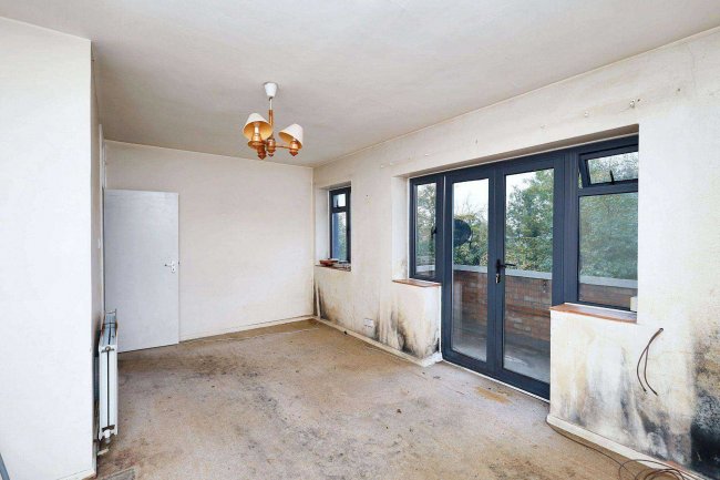 28 Victoria Court, Kingsbridge Avenue, Acton, W3 9AH 1