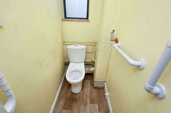 28 Victoria Court, Kingsbridge Avenue, Acton, W3 9AH 1