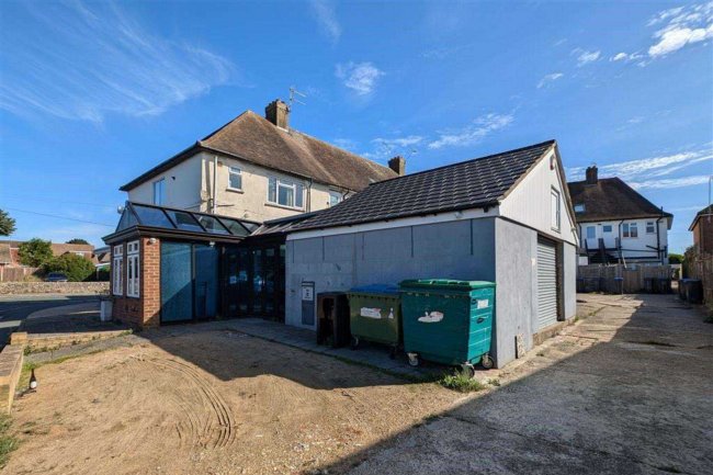 106 Stone Lane, Worthing, West Sussex BN13 2BG 7