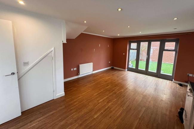 1 Foxdene Close, South Woodford, London E18 1BH 9