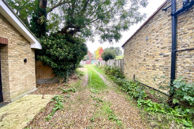 Land to rear of 15 Connaught Road, Teddington, TW11 0PP 5