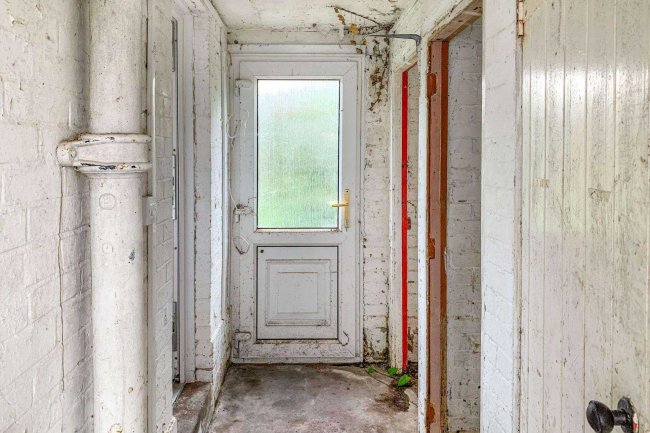 66 Oaklyn Gardens, Shanklin  Isle of Wight, PO37 7DD 4