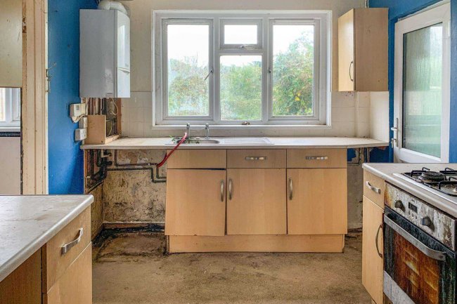 66 Oaklyn Gardens, Shanklin  Isle of Wight, PO37 7DD 4