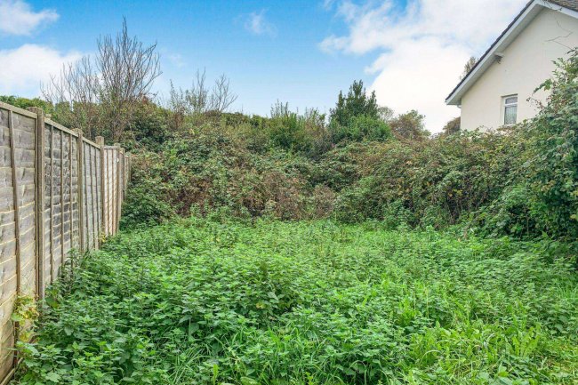 66 Oaklyn Gardens, Shanklin  Isle of Wight, PO37 7DD 4