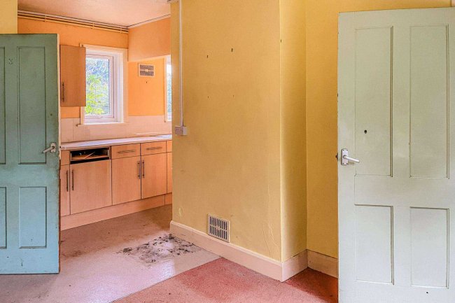 3 North View, Harbours Lake Lane, Newchurch, Sandown  Isle of Wight  PO36 0LY 4