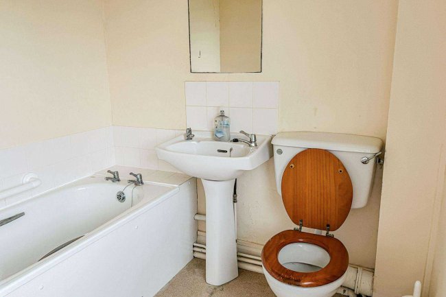 3 North View, Harbours Lake Lane, Newchurch, Sandown  Isle of Wight  PO36 0LY 4