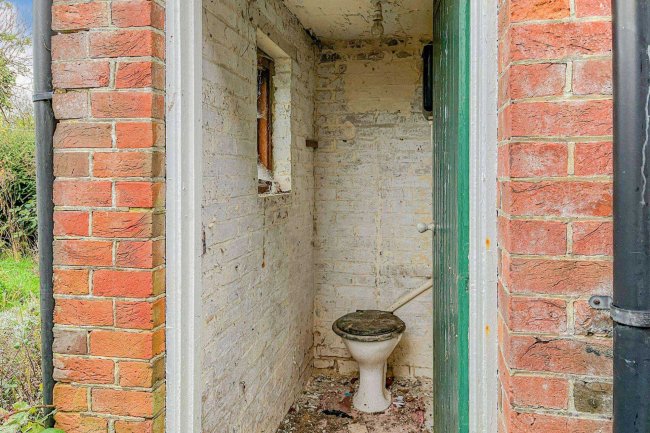 3 North View, Harbours Lake Lane, Newchurch, Sandown  Isle of Wight  PO36 0LY 4