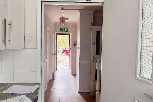 Heathlands, Chequers Lane, Walton-on-the-Hill, Surrey KT20 7ST 5