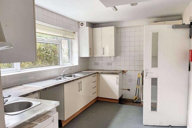 Heathlands, Chequers Lane, Walton-on-the-Hill, Surrey KT20 7ST 5