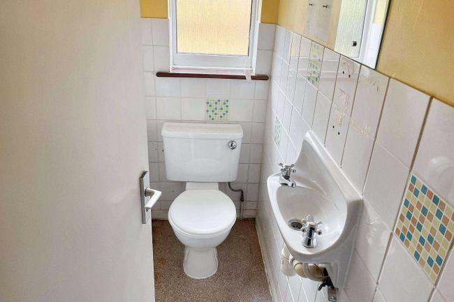 Heathlands, Chequers Lane, Walton-on-the-Hill, Surrey KT20 7ST 5