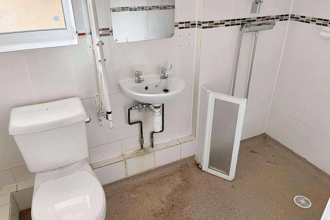 Heathlands, Chequers Lane, Walton-on-the-Hill, Surrey KT20 7ST 5