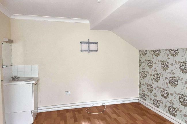 Heathlands, Chequers Lane, Walton-on-the-Hill, Surrey KT20 7ST 5