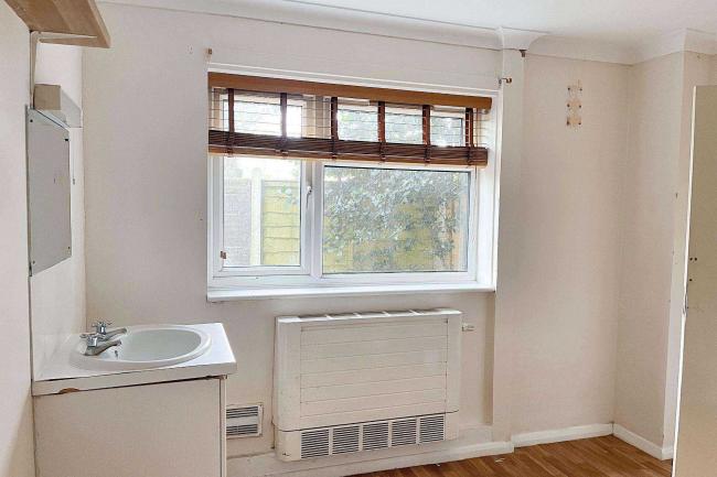 Heathlands, Chequers Lane, Walton-on-the-Hill, Surrey KT20 7ST 5