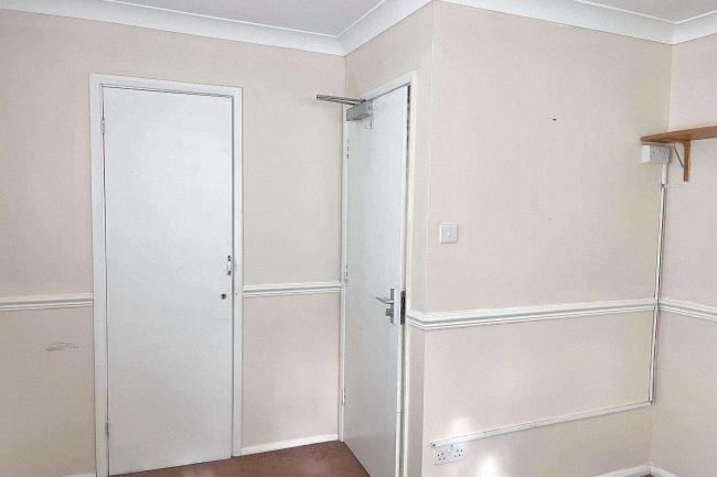 Heathlands, Chequers Lane, Walton-on-the-Hill, Surrey KT20 7ST 5