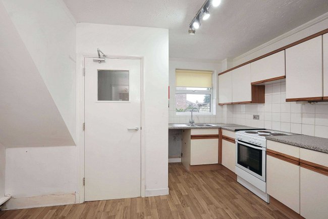 4 Dover Street, Maidstone, Kent, ME16 8LE 5