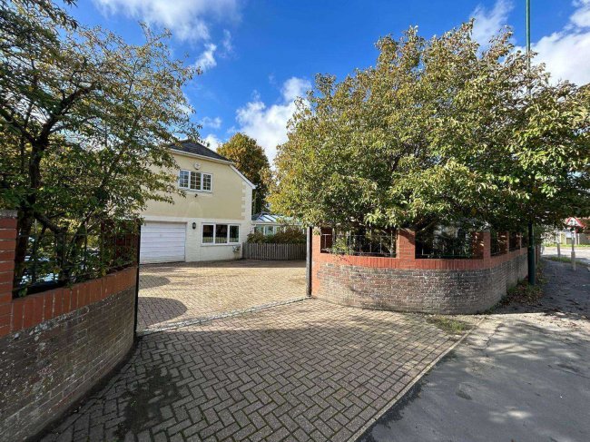 Early Cottage, Shripney Road, Bognor Regis, PO22 9NW 9