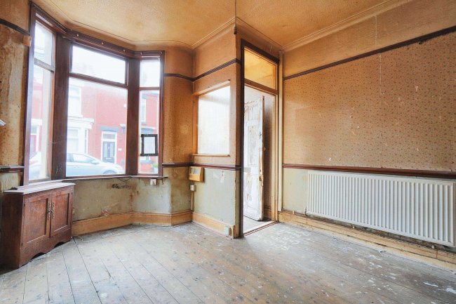 7 Bellmore Street, Liverpool, L19 1QR 1
