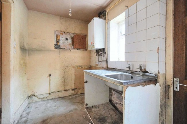 7 Bellmore Street, Liverpool, L19 1QR 1